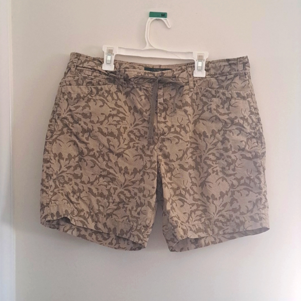 L.R.L Lauren Ralph Lauren Floral Khaki 7" Inseam Shorts size 10